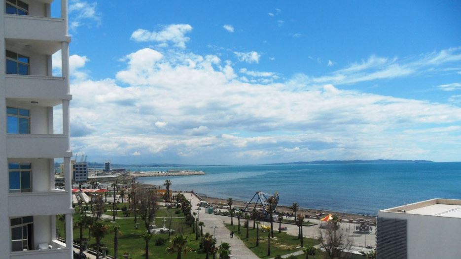 Tre parkime me pagesë në Durrës, shpallet fituesi për kontratën me bashkinë